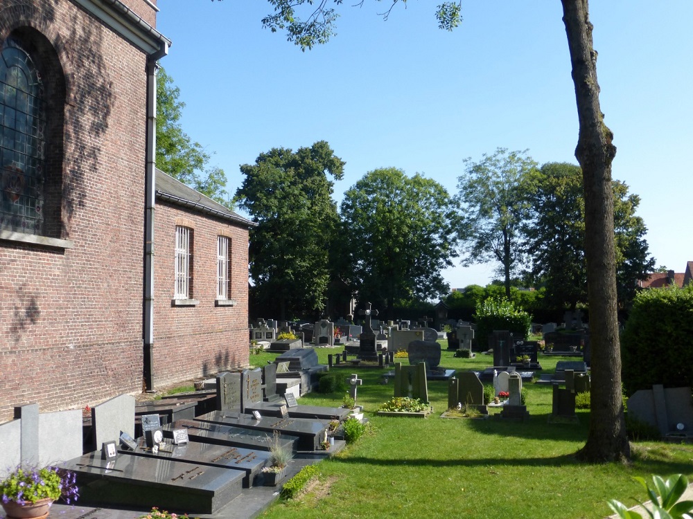 Lozer Huise Grafmonument W O II Op Het Kerkhof